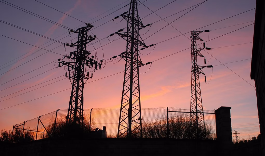 Moderniser son réseau électrique : les atouts des infrastructures industrielles prêtes à l'emploi