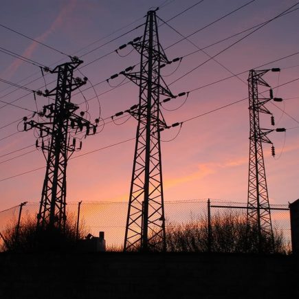 Moderniser son réseau électrique : les atouts des infrastructures industrielles prêtes à l'emploi