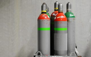 Manipulation du SF6 : les précautions à connaître pour travailler en sécurité