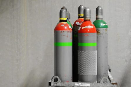 Manipulation du SF6 : les précautions à connaître pour travailler en sécurité