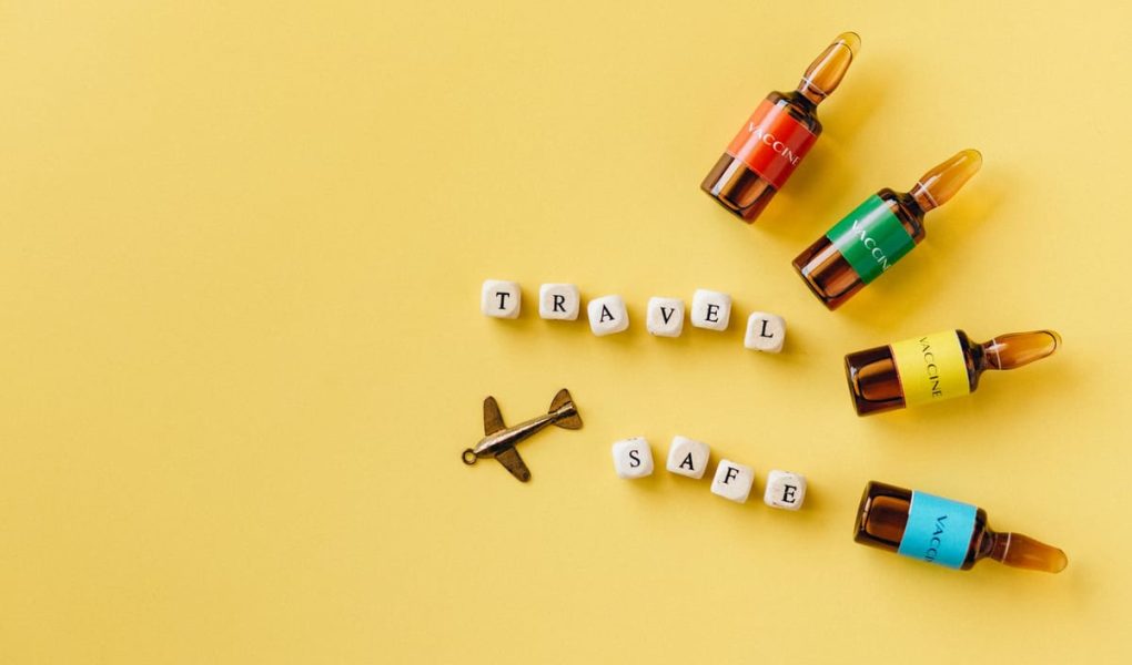 Santé en voyage : trousse, vaccins et précautions