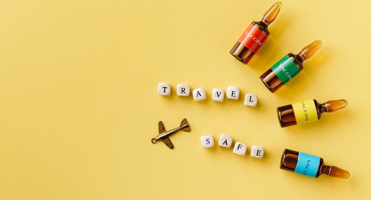 Santé en voyage : trousse, vaccins et précautions