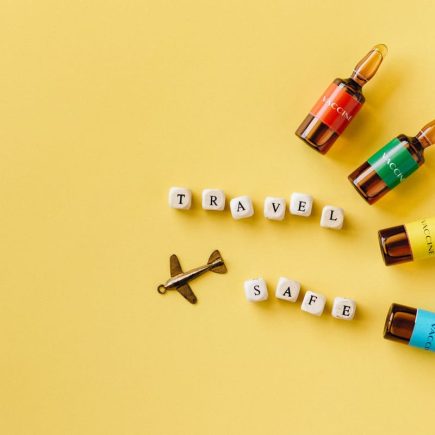 Santé en voyage : trousse, vaccins et précautions