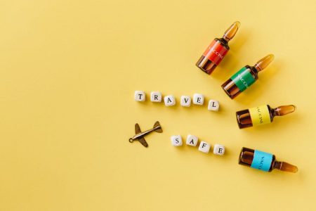 Santé en voyage : trousse, vaccins et précautions